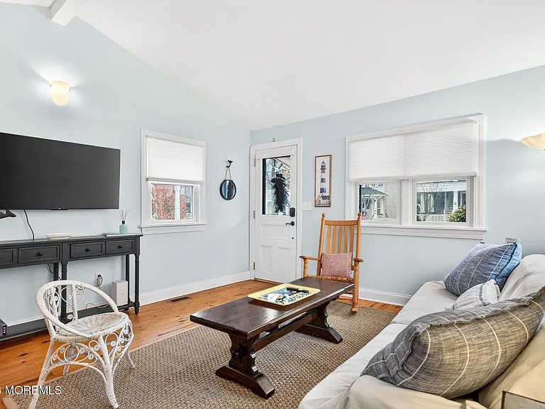 77 Abbott Ave — Photo 9