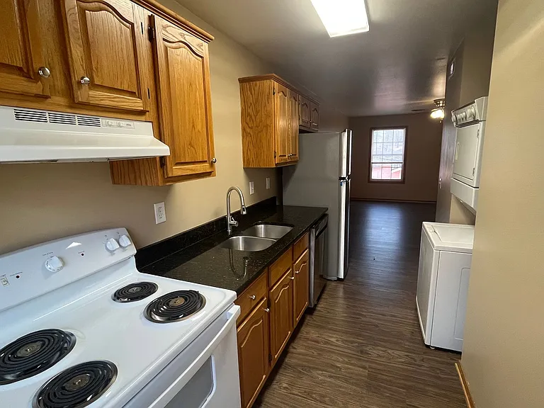 612 E 8th St #1 — Photo 5