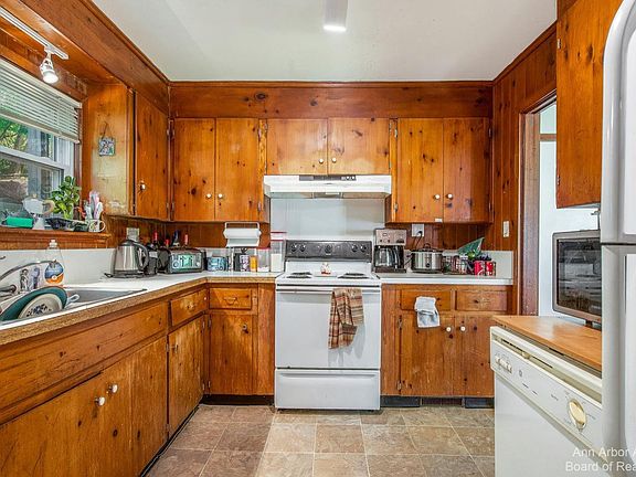 5th image of 1562 Jones Dr