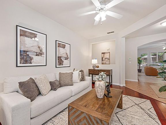 5th image of 1086 Callander Way