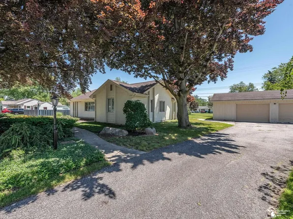 1530 Sunset Blvd, Monroe, MI 48162
