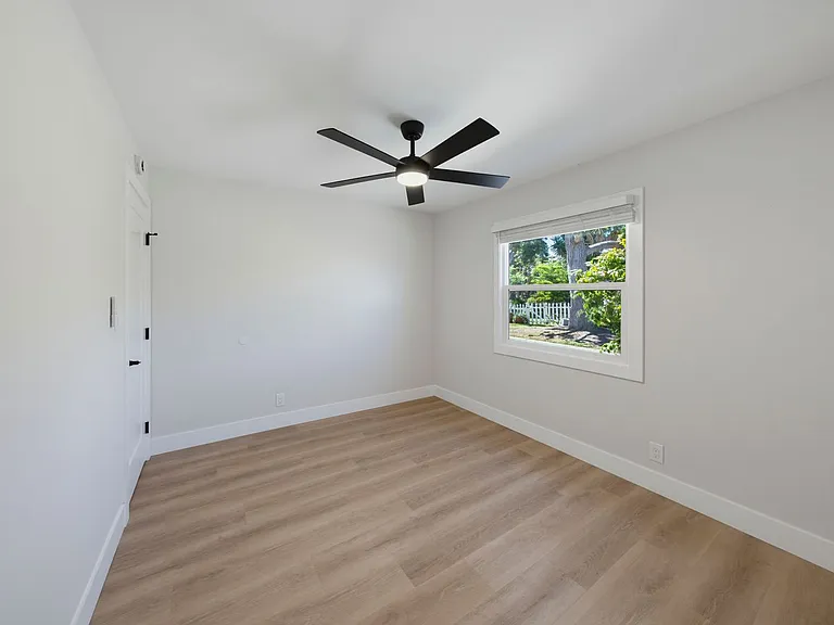 1929 Anaheim Ave — Photo 16