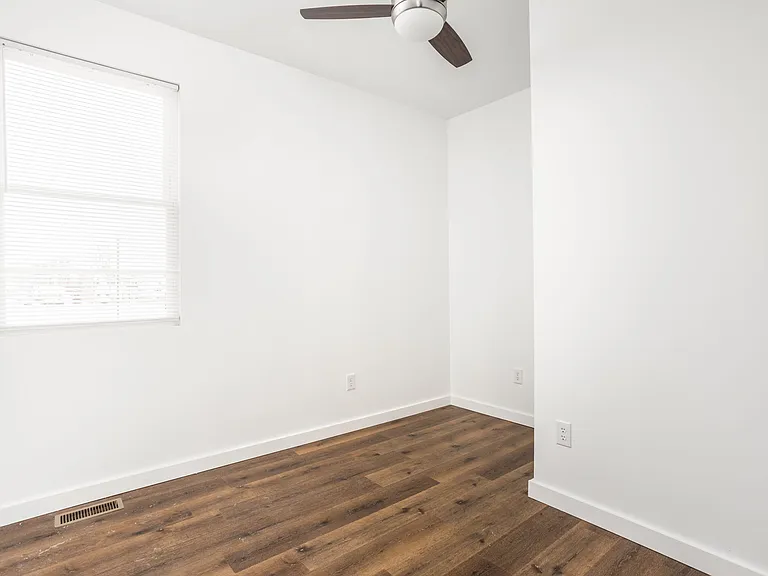 2120.5 Broadway St — Photo 8