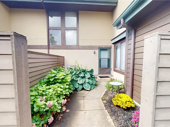 227 Teal Trce, Mayfield Heights, OH 44124