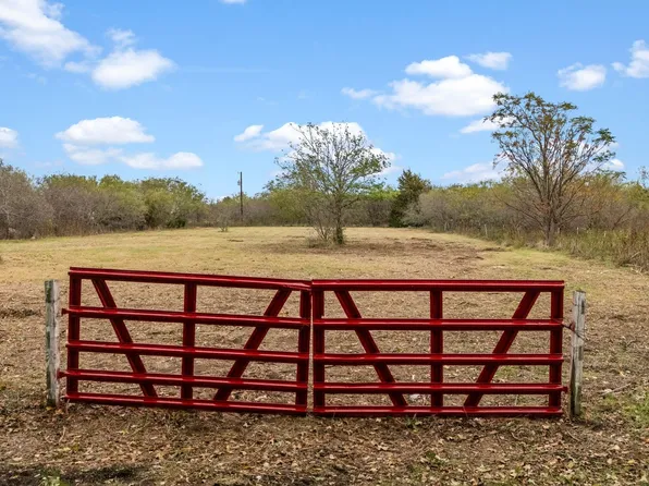 870 Wagoner Rd, Waco, TX 76705