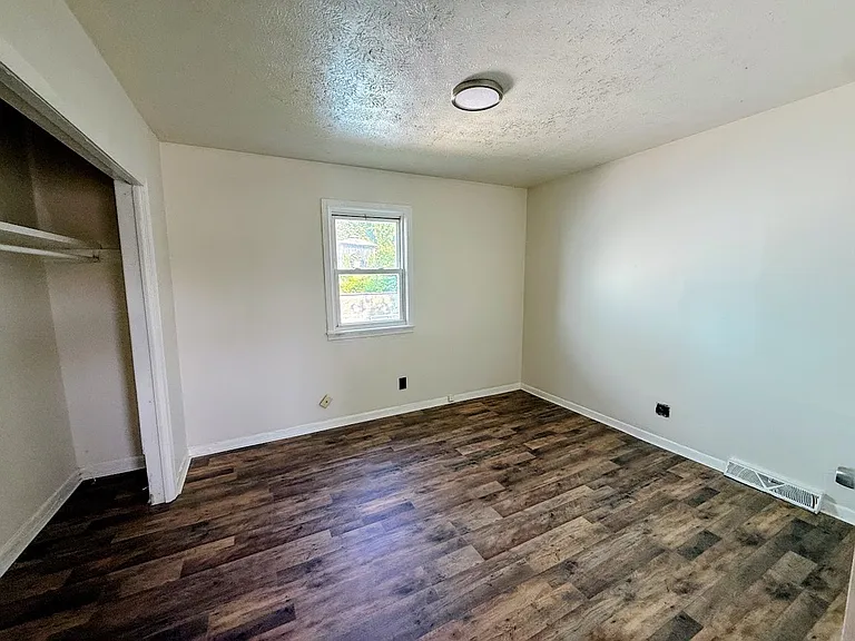 1106 Arnold Ave — Photo 8
