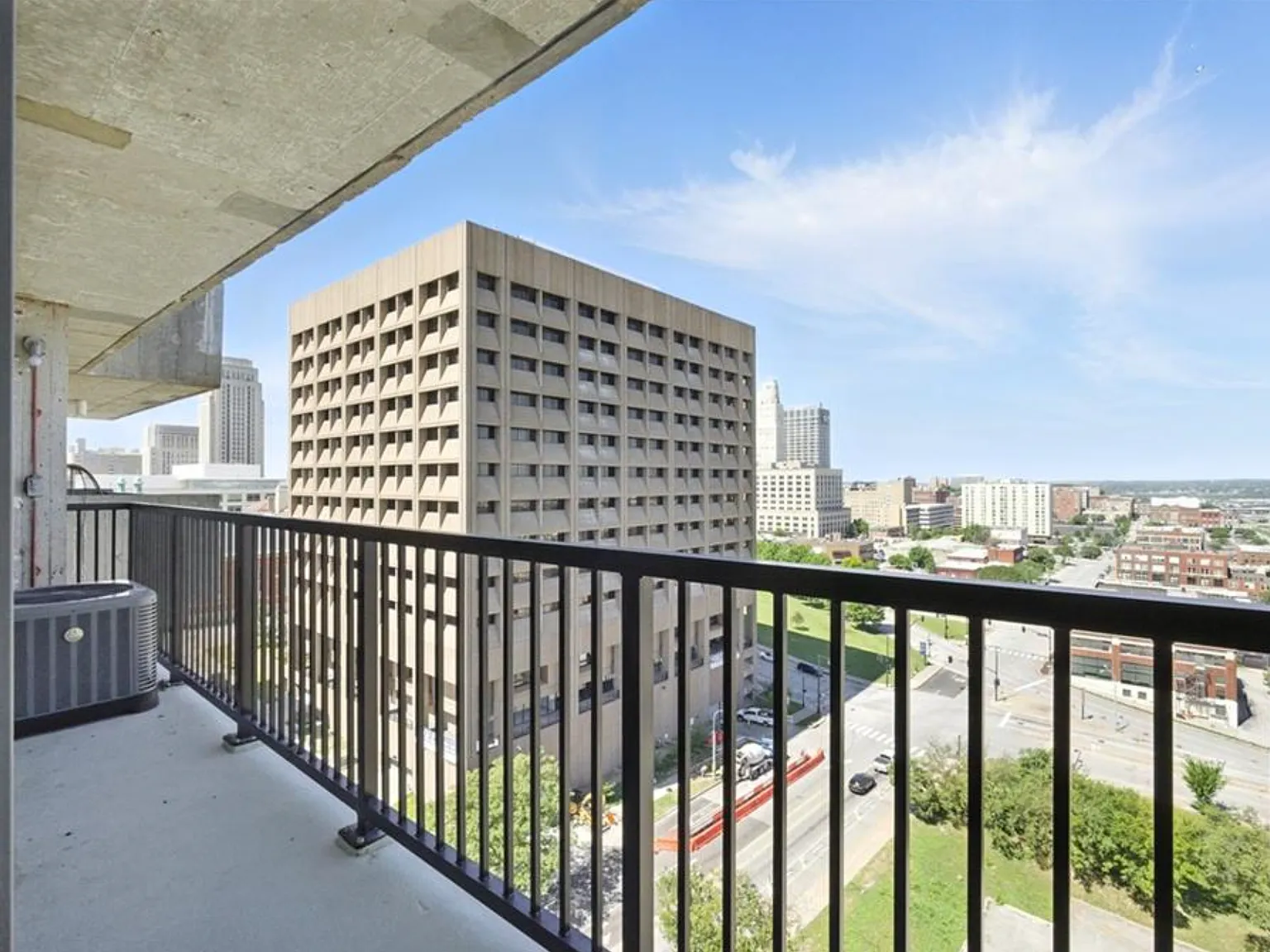 600 E Admiral Blvd — Photo 2