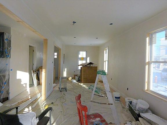 3rd image of 19 Montfern Ave