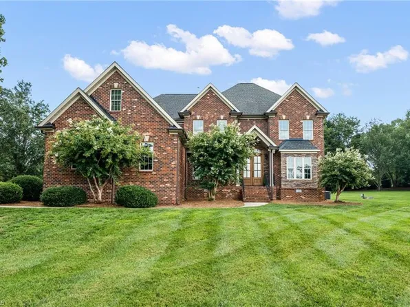 6202 Herons Nest Ct, Oak Ridge, NC 27310