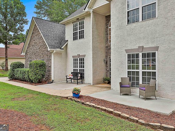 5th image of 210 Gaelic Way