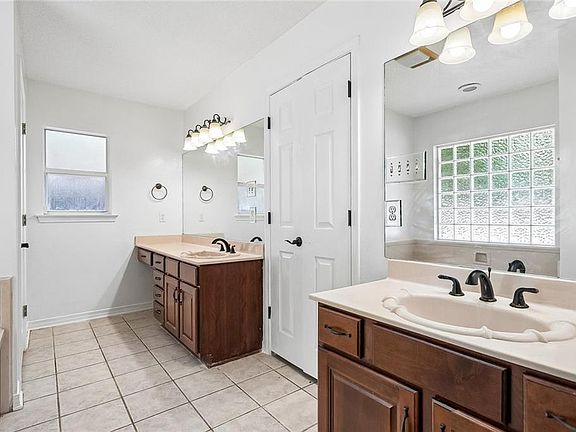 5th image of 1057 Forest Ridge Loop