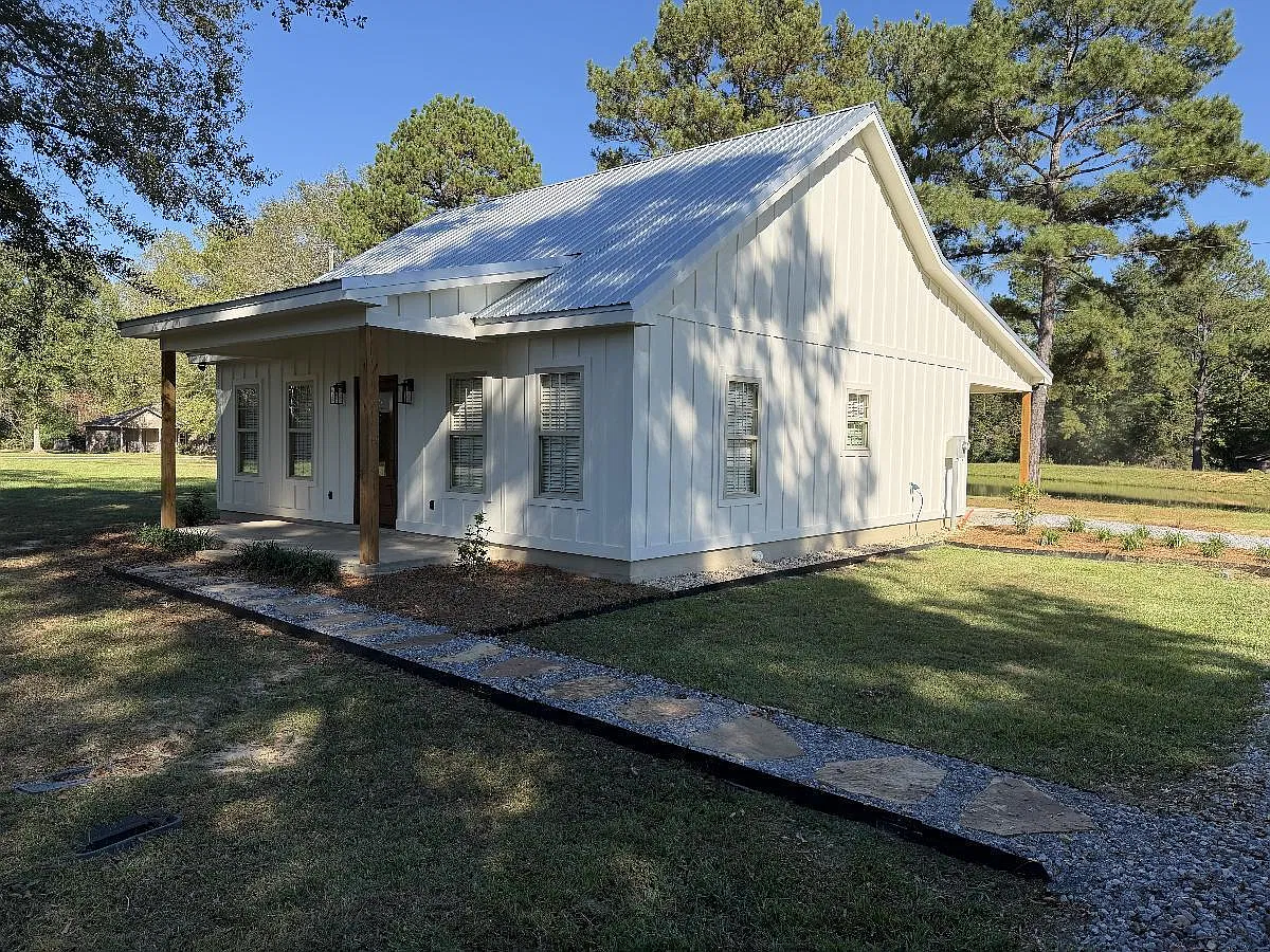 2 bed, 1100 sqft, $1,600 — Photo 2