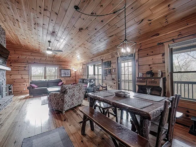 54 Henderson Ln — Photo 4