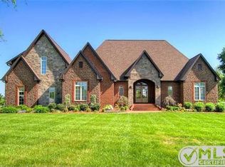 108 Cedarwood Dr, Hendersonville, TN 37075
