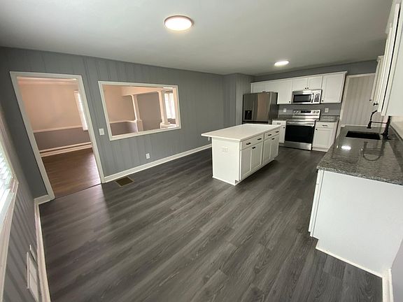 5th image of 703 Saint Michaels Ln