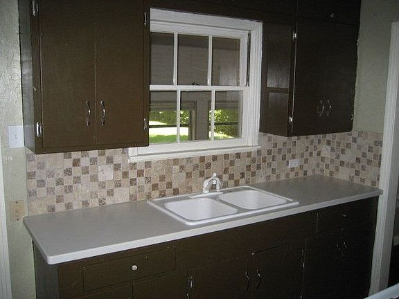 4th image of 615 Milton St