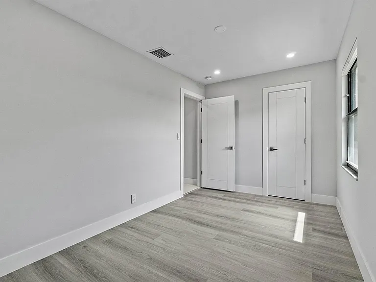 820 SW 16th St — Photo 33