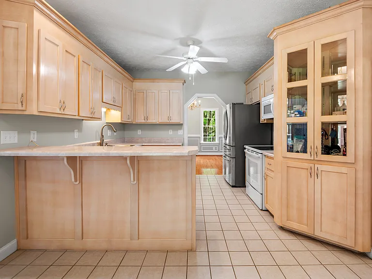 619 Greyshire Dr — Photo 16
