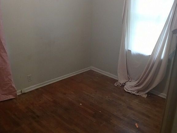 4th image of 4102 Lawndale Ave