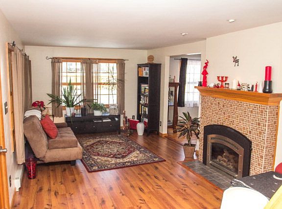 3rd image of 385 Mill Pond Dr