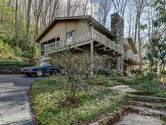 2nd image of 208 Estate Dr