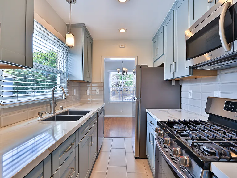2015 J St — Photo 14