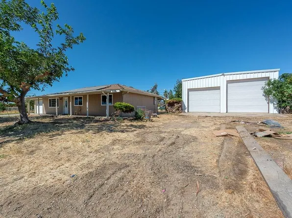 17706 Brook Dr E, Madera, CA 93638