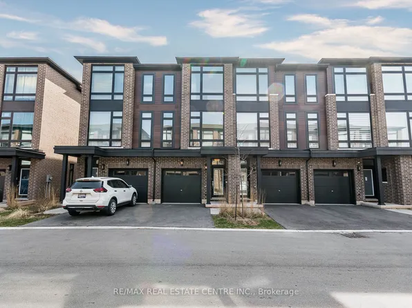 270 Melvin Ave #33, Hamilton, ON L8H 2K2