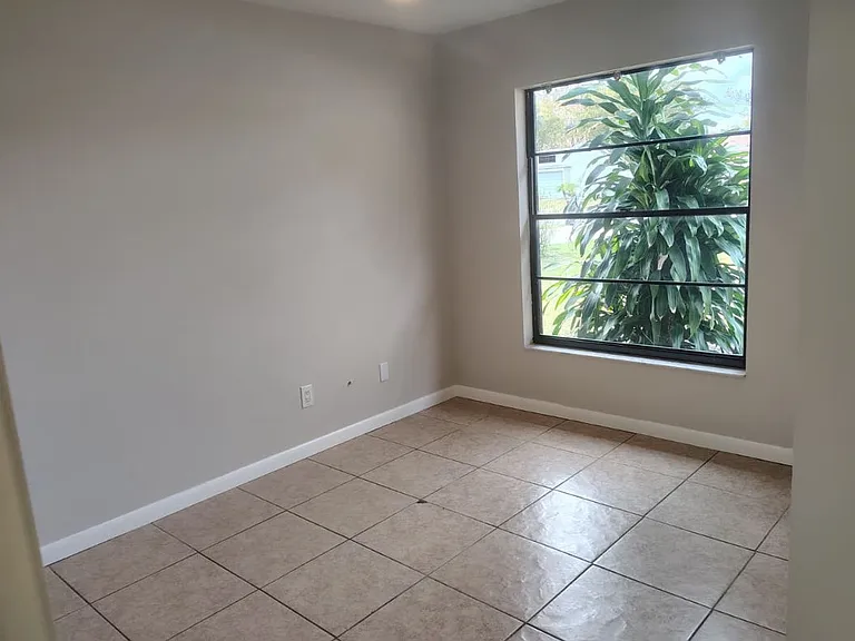 437 Short Dr — Photo 8