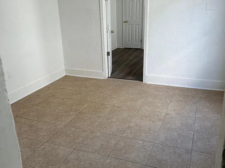 2455 N Robertson St — Photo 14