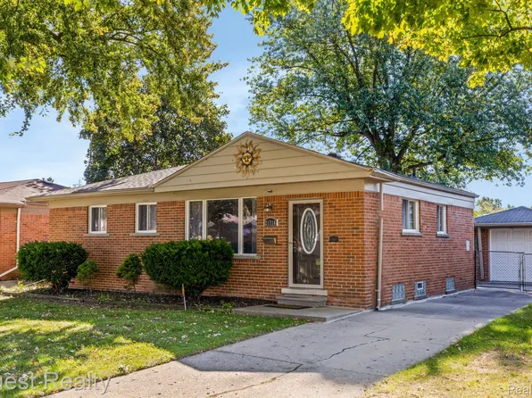 21716 Hoffman St, Saint Clair Shores, MI 48082