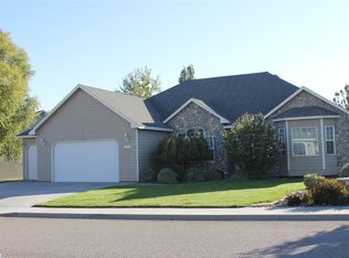 2207 S Cleveland St, Kennewick, WA 99338