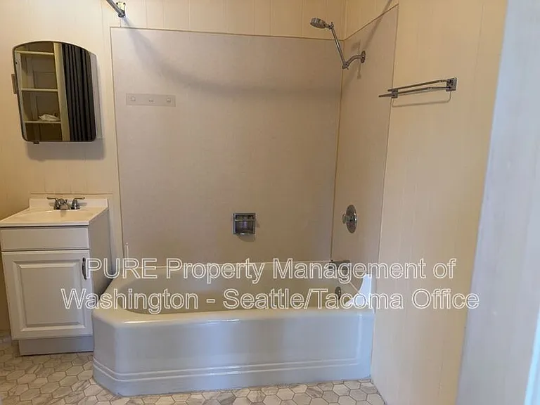 2106 42nd Ave SW — Photo 15