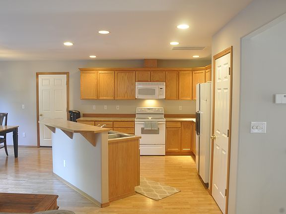 5th image of 17509 12th Pl W