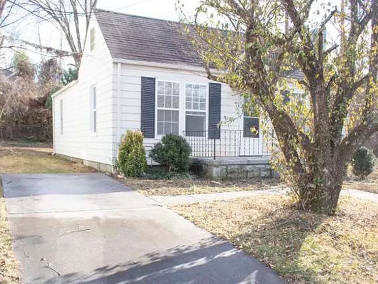 4032 Walker Blvd — Photo 3