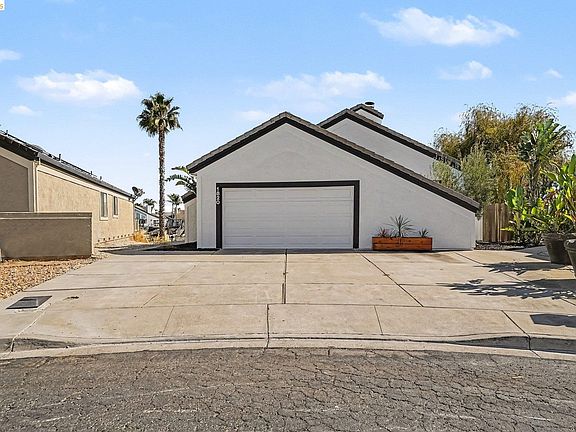 3rd image of 1820 Surfside Ct