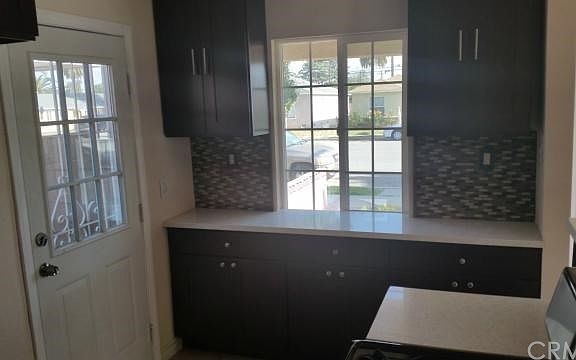 5th image of 2481 Daisy Ave