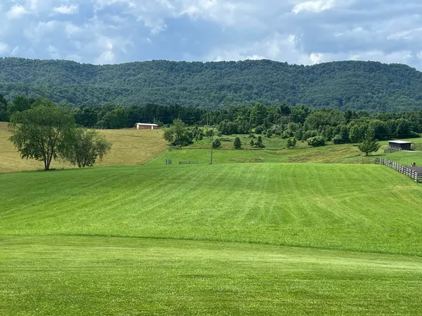 192 Cherry Hill Ln, Lewisburg, WV 24901