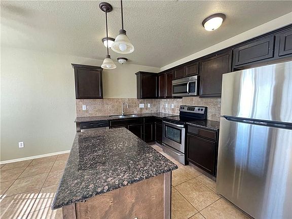 4th image of 1018 Kensington Dr