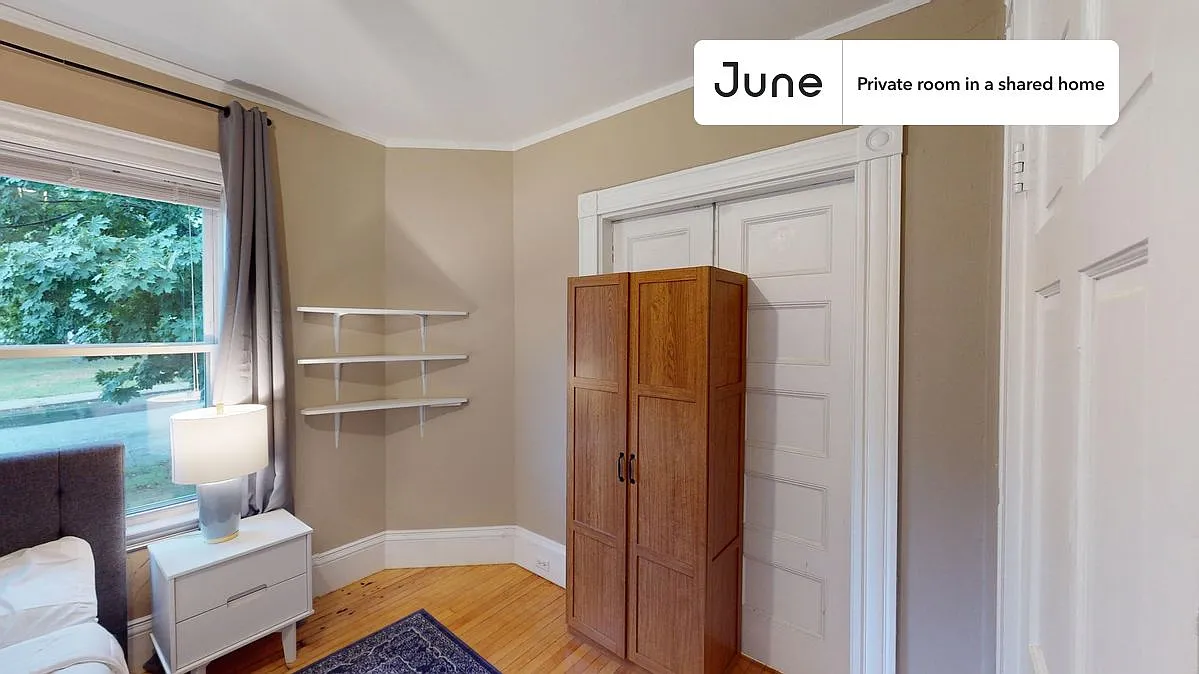 Full bedroom in 6 bed/2 bath home in Brighton #1301 A — Photo 3