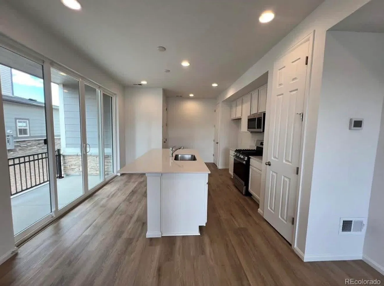 3 bed, 1438 sqft, $2,850 — Photo 2