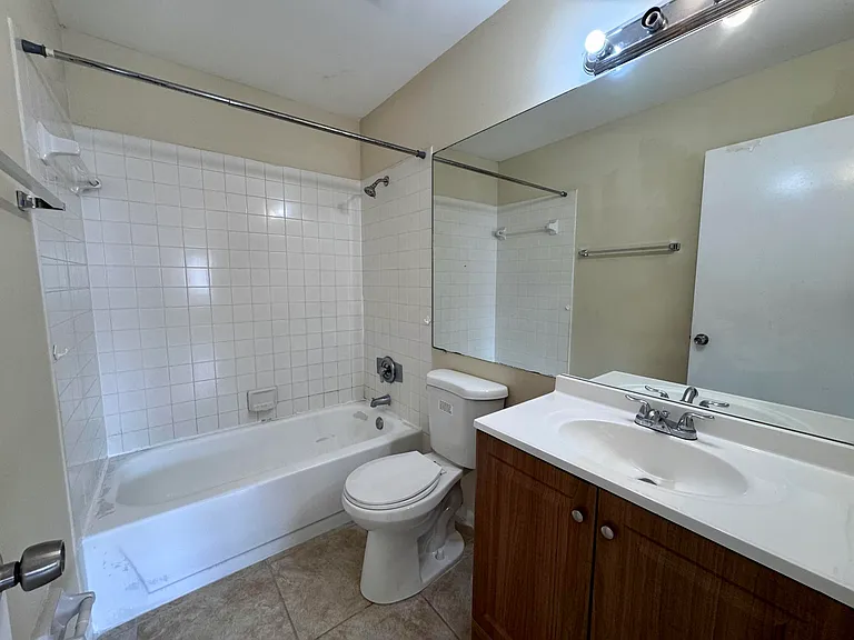 704 Riverside Dr — Photo 16