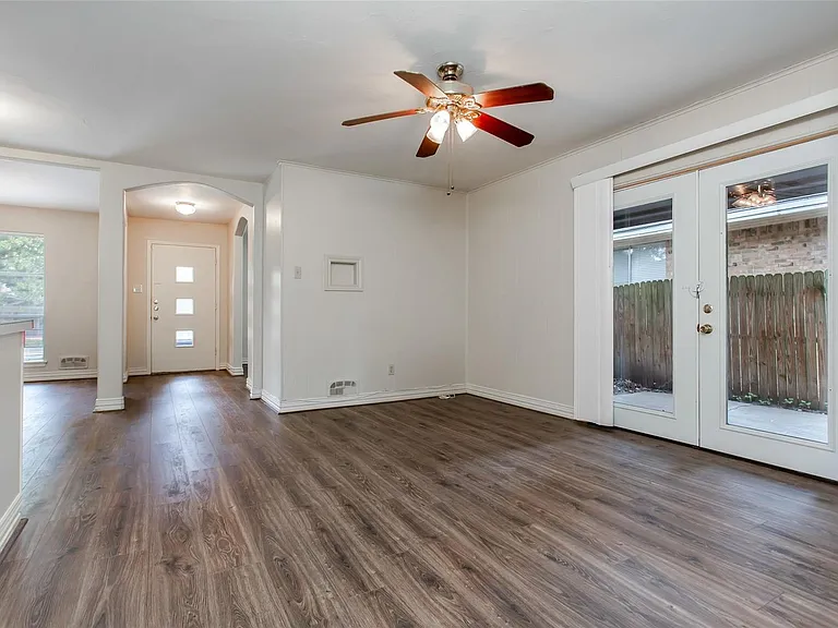 7445 Brentcove Cir — Photo 6