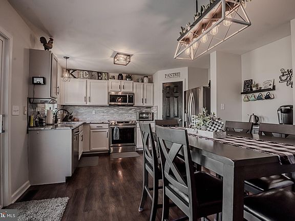 3rd image of 702 Cordoba Ct