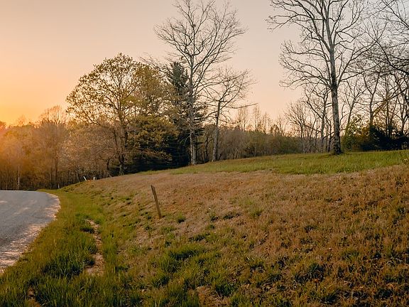 4th image of 69 Big Valley Dr