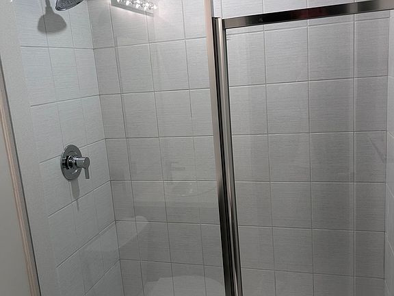 3rd image of 3415 Ridgeway Dr #4