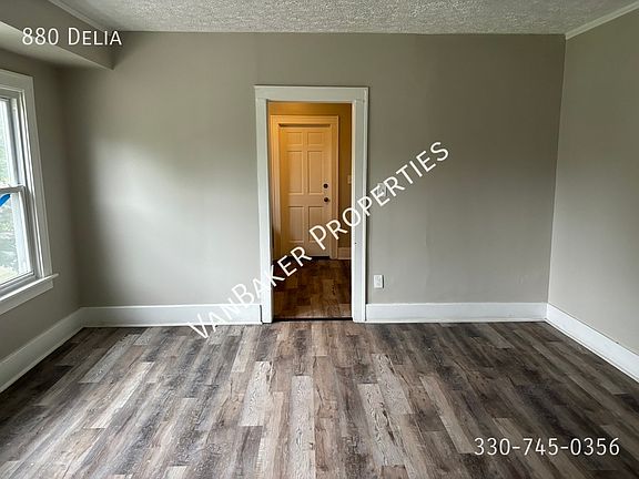 3rd image of 880 Delia Ave