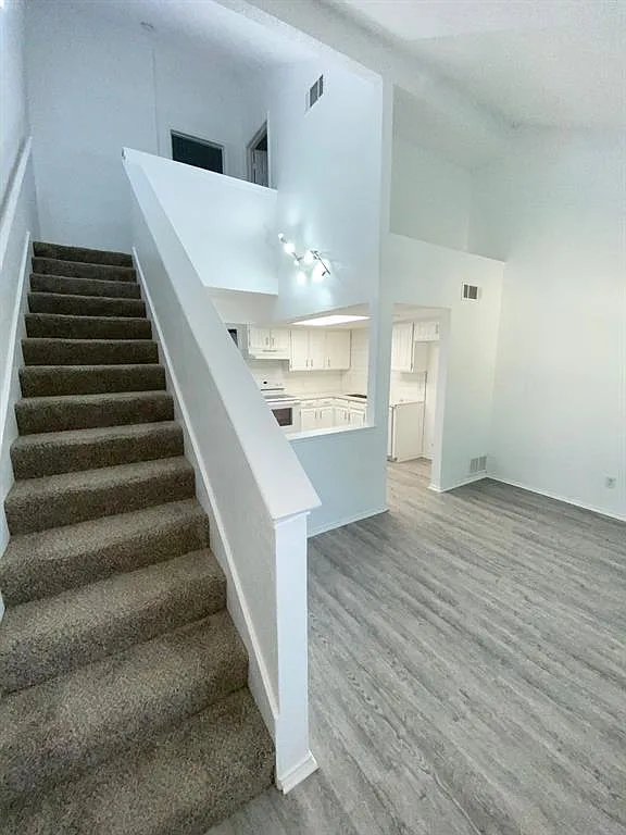 311 Kings Way Dr — Photo 4