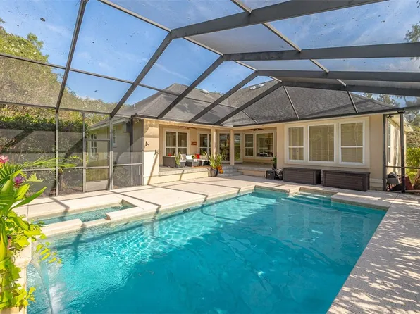 371 Oak Grove Island Dr, Brunswick, GA 31523