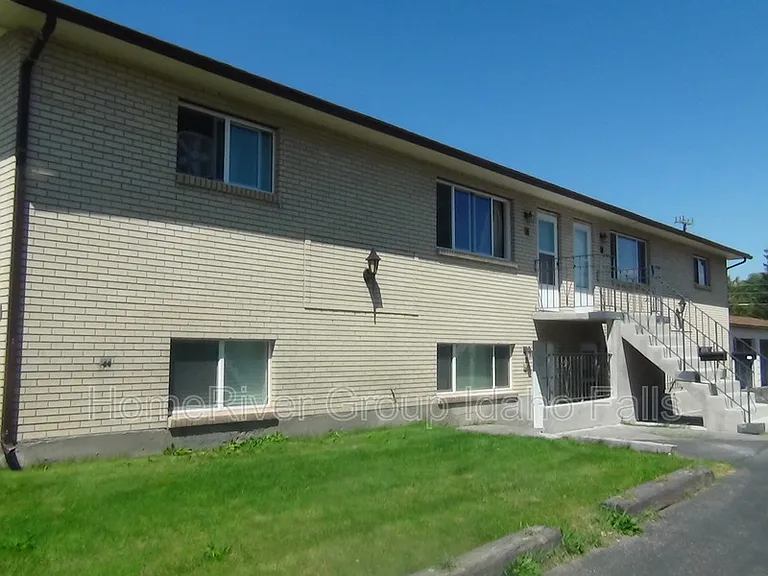 640 Hansen Ave #4 — Photo 2
